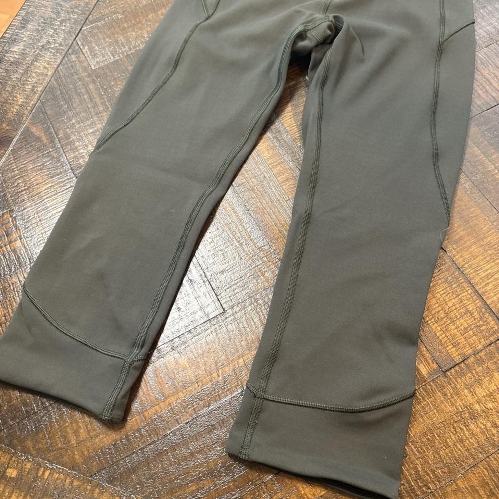 Lululemon In Movement Crop Leggings Size 6 Olive Green 20" Inseam - Picture 3 of 7